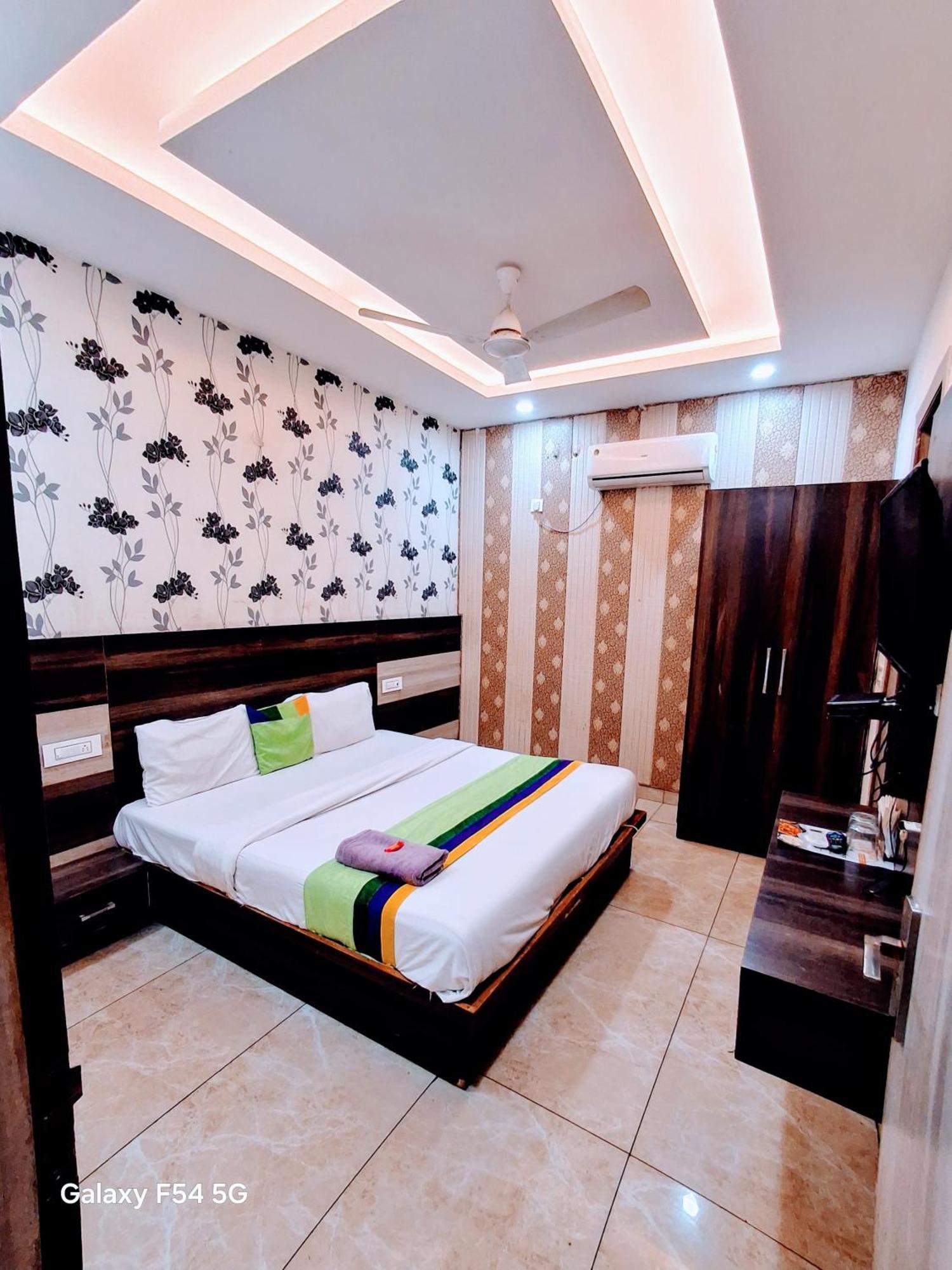Hotel Welcome Residency Zirakpur ภายนอก รูปภาพ
